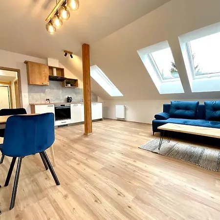 Apartman C.3 V Bankovnim Dome 库特纳霍拉 外观 照片